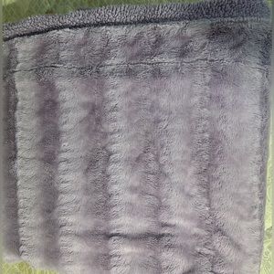 Queen Purple bed set with comforter,sheet, fitted sheet, and 2 pillow covers.